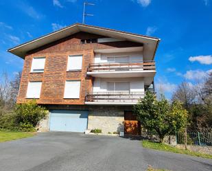 Vista exterior de Casa o xalet en venda en Zamudio amb Calefacció, Terrassa i Traster