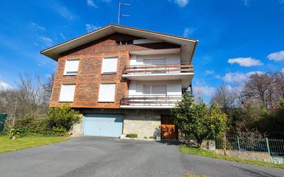 Vista exterior de Casa o xalet en venda en Zamudio amb Calefacció, Terrassa i Traster