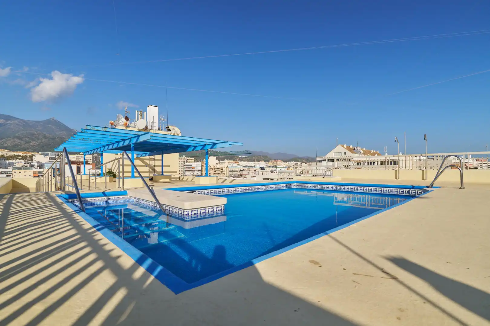 Schwimmbecken von Wohnungen zum Verkauf in Marbella mit Klimaanlage, Möbliert und Balkon