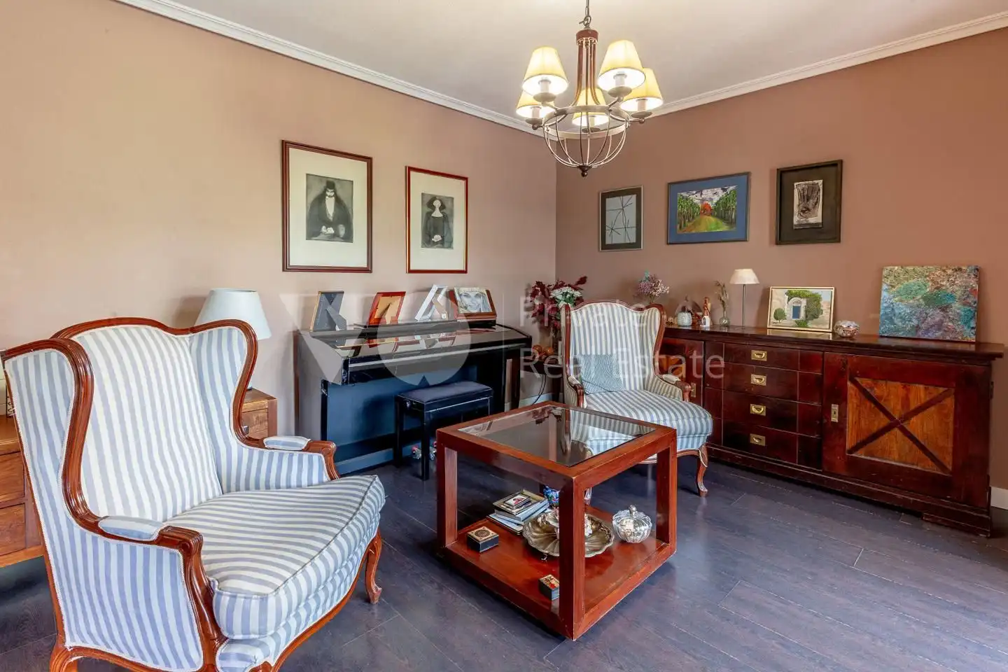 Sala de estar de Casa adosada en venta en Villanueva de la Cañada con Aire acondicionado, Calefacción y Jardín privado