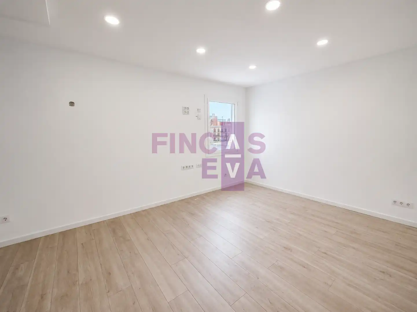 Flat for sale in Barcelona  with Parquet flooring