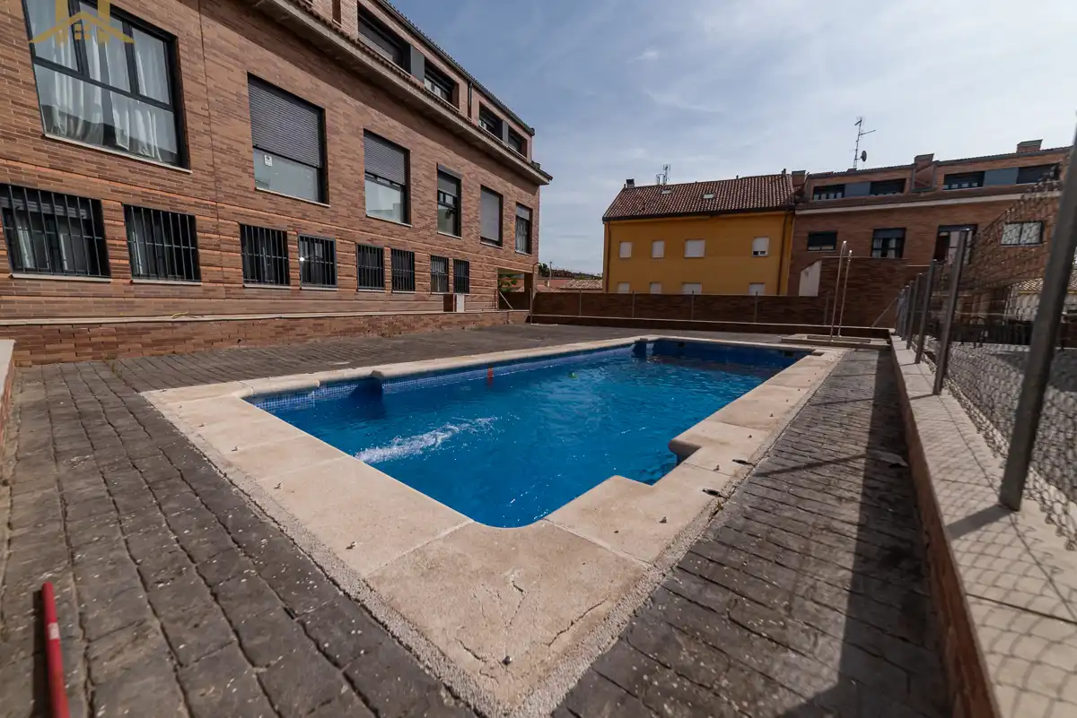 Pis amb piscina en venda a Casarrubios del Monte pueblo