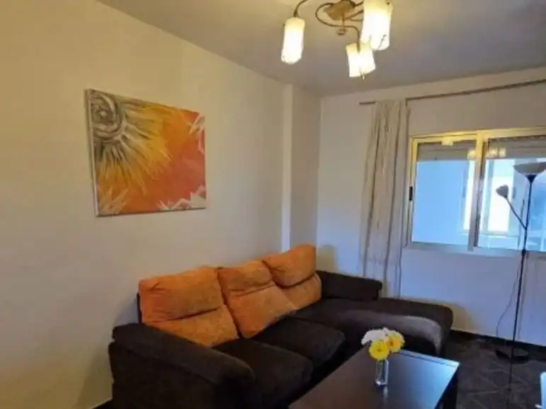 Casa aparellada amb jardí en venda a Calle Río Nalón 8, imagen 3