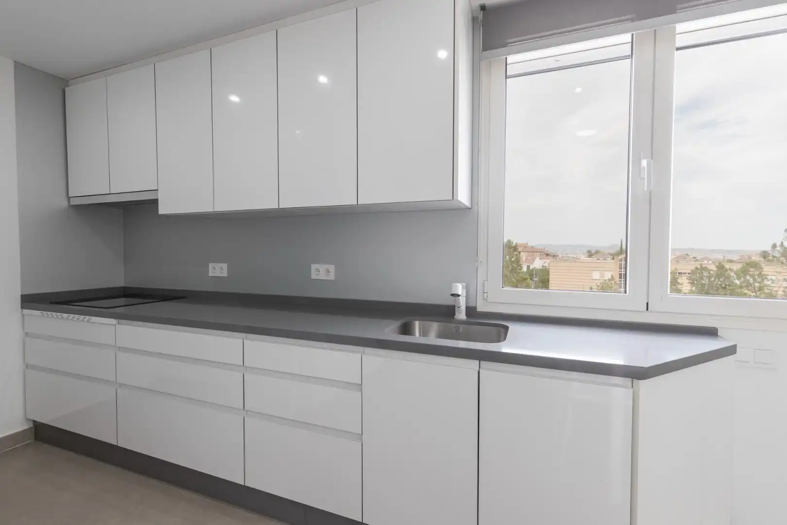 Cuina de Casa o xalet en venda en Granada amb Calefacció, Terrassa i Traster