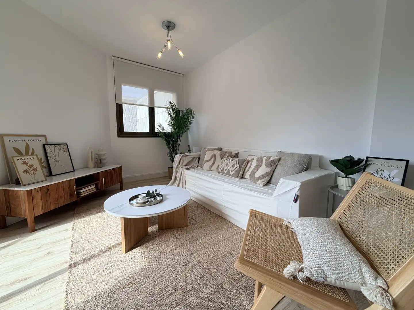 Flat with terrace for sale in Joan Maragall 16