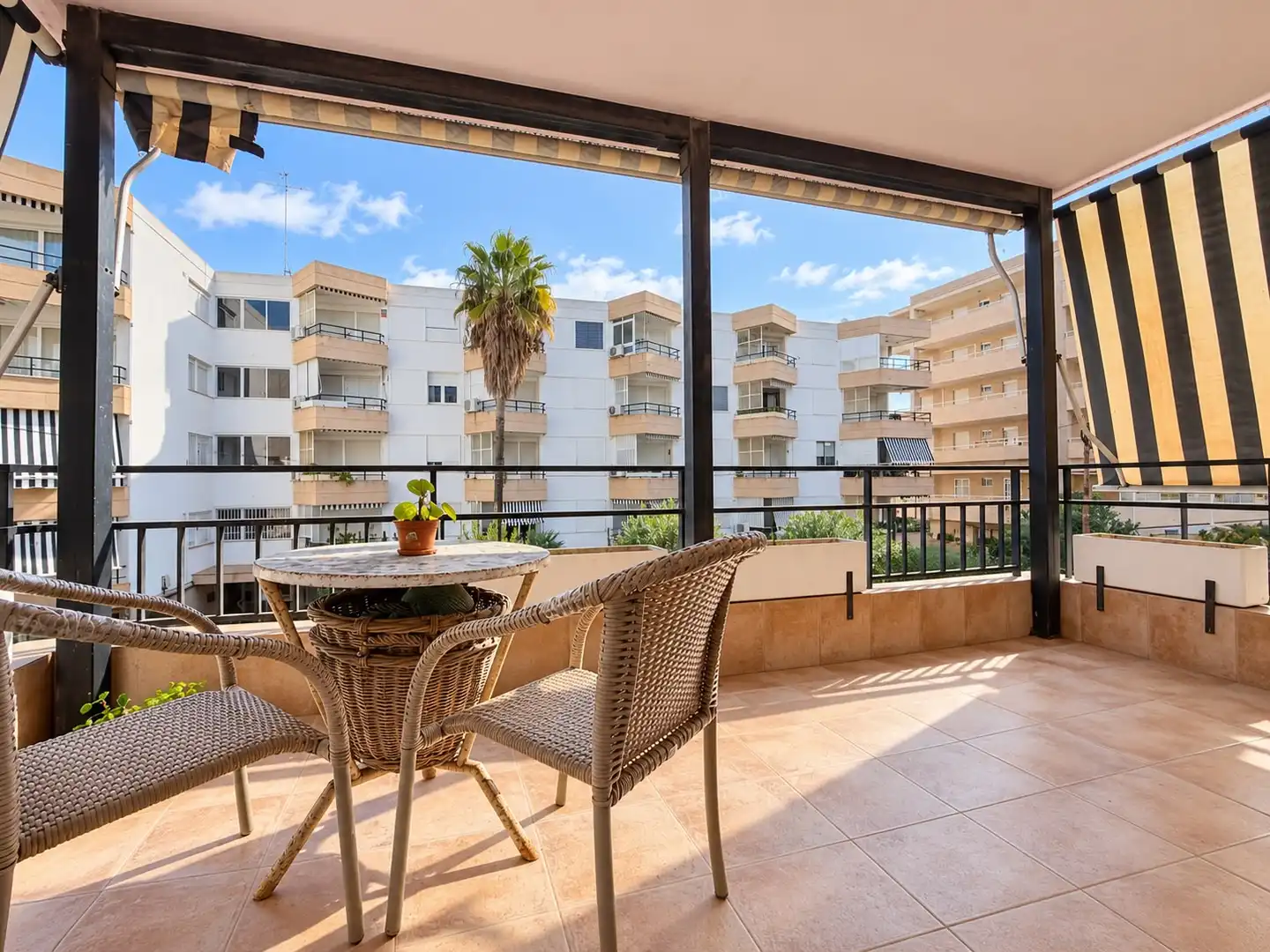 Flat with balcony for sale in Carrer de Berlín, imagen 2