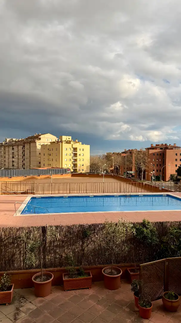 Schwimmbecken von Wohnung zum Verkauf in Figueres mit Klimaanlage, Heizung und Möbliert