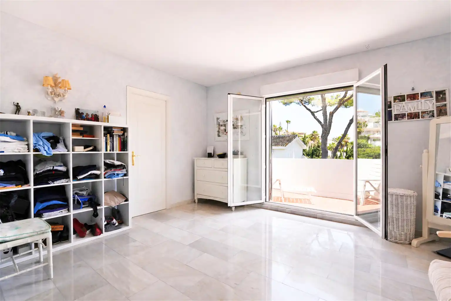 Dormitori de Casa o xalet en venda en Mijas amb Aire condicionat, Jardí privat i Terrassa