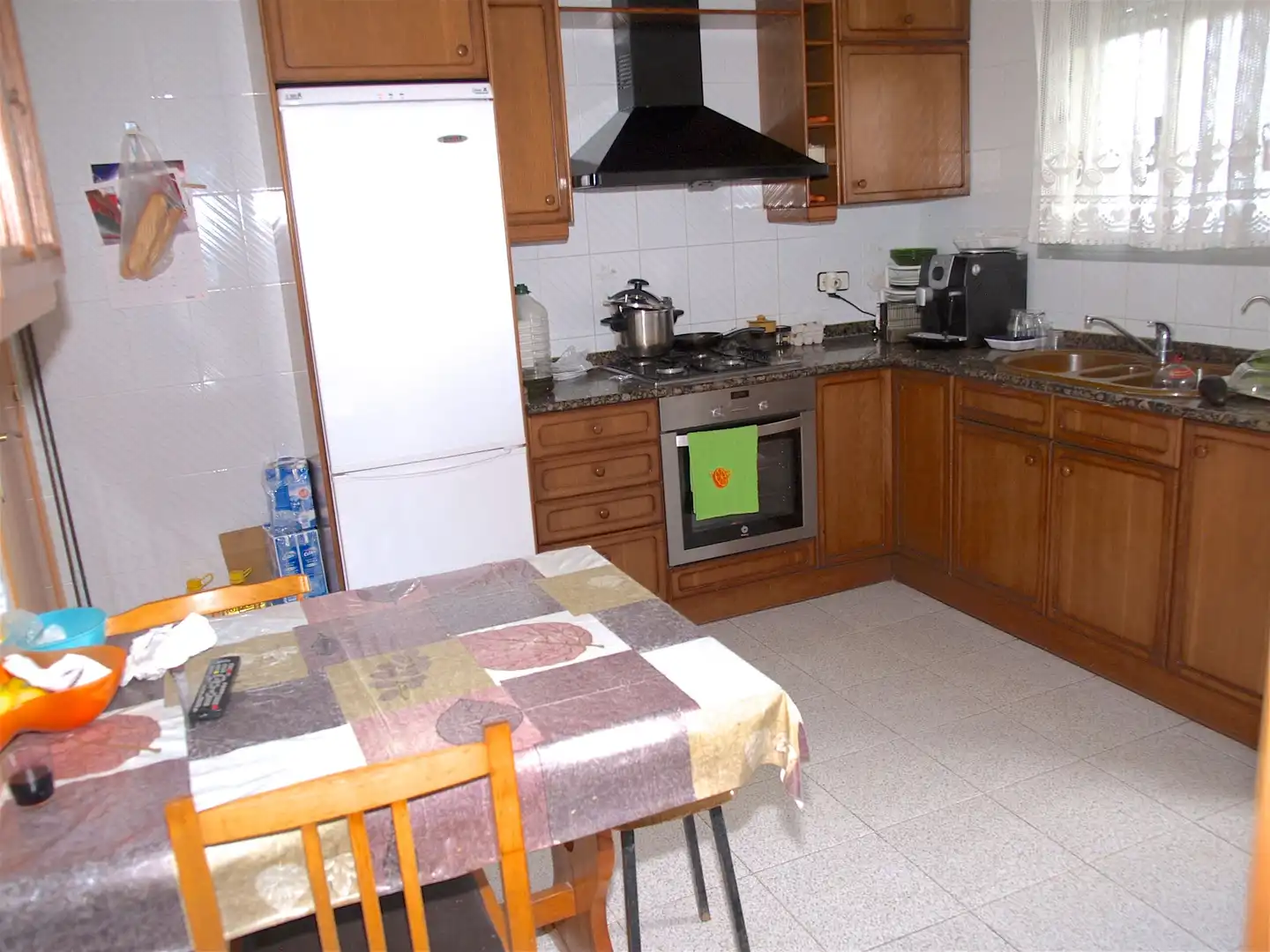 Cuina de Casa o xalet en venda en Terrassa amb Jardí privat, Terrassa i Traster