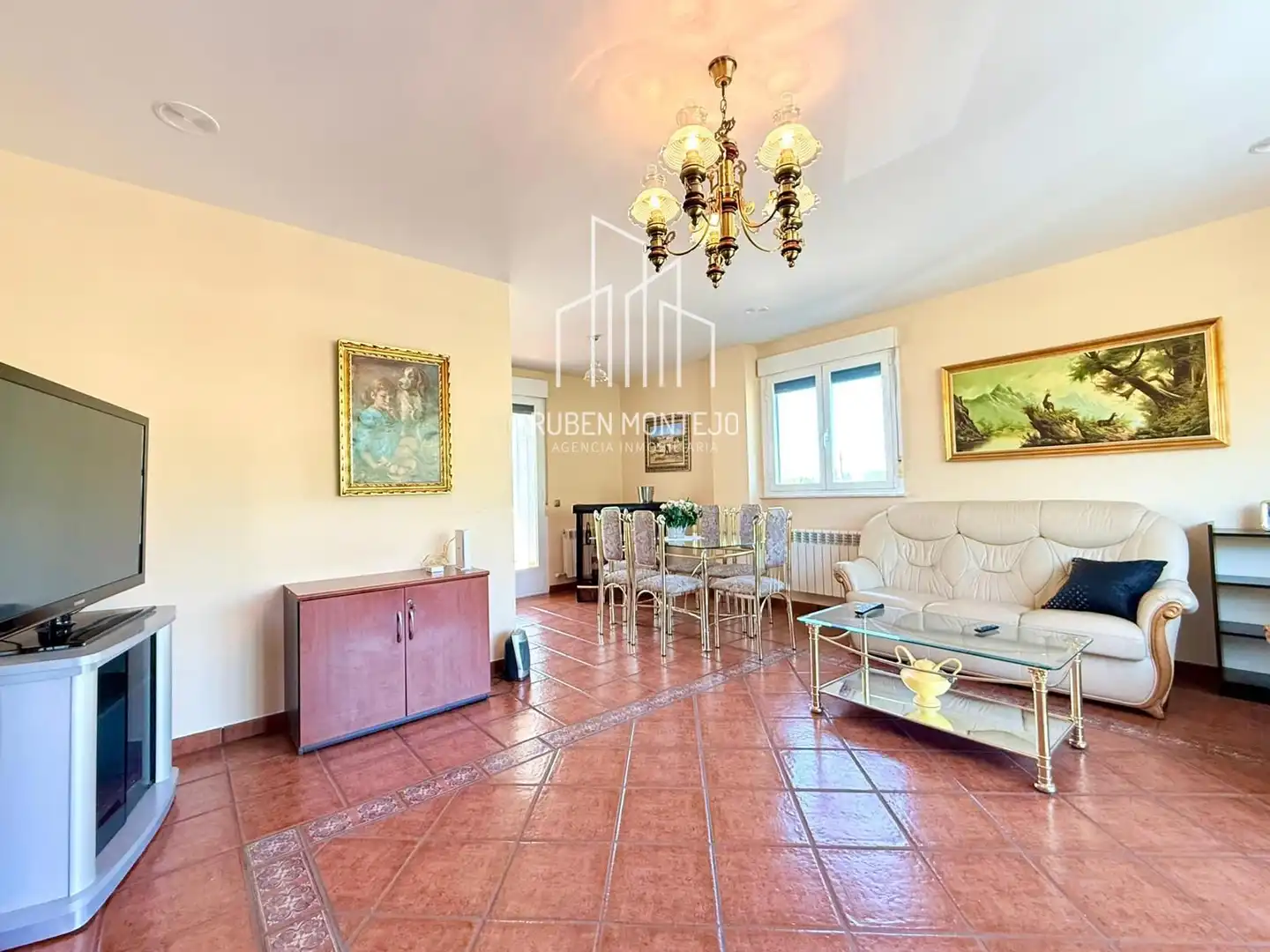 Sala d'estar de Casa adosada en venda en Cabrerizos amb Calefacció, Jardí privat i Terrassa