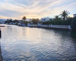 Vista exterior de Apartament en venda en Empuriabrava amb Terrassa