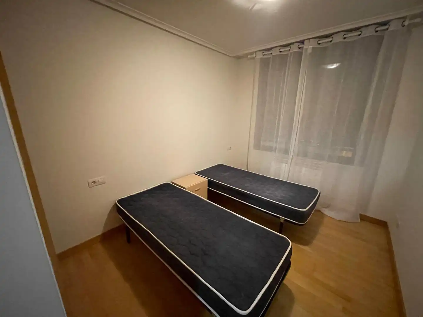 Habitación de Piso en venta en  Logroño con Aire acondicionado, Calefacción y Parquet