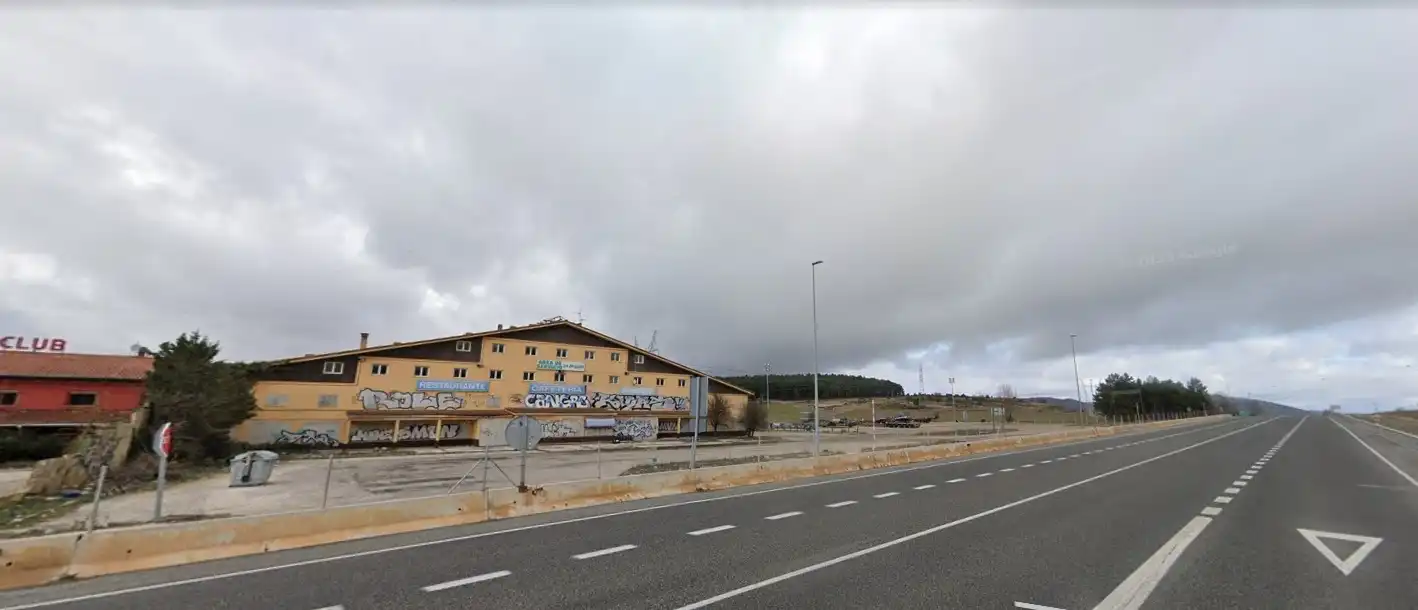 Edificio en venta en Calle el Charquillo, Monasterio de Rodilla