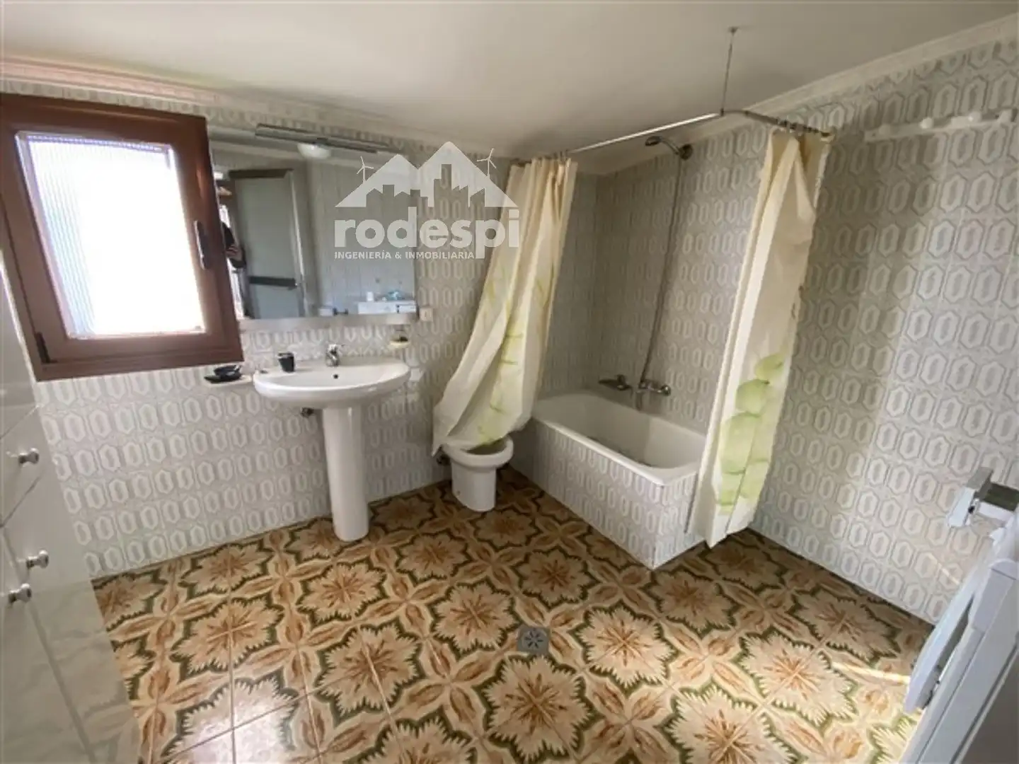 Bathroom of Houses for rent in Arbo  with Heating, Storage room and Furnished