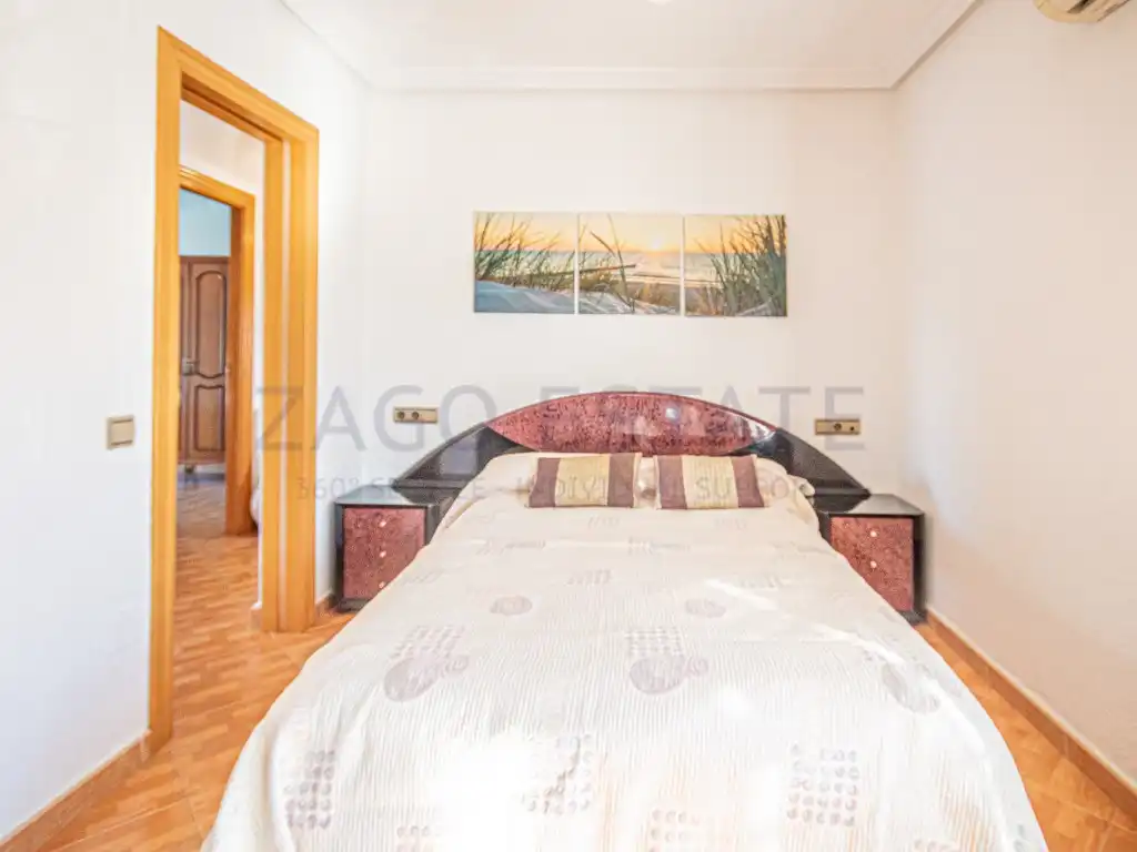 Habitación de Casa adosada en venta en La Nucia con Jardín privado, Amueblado y Horno