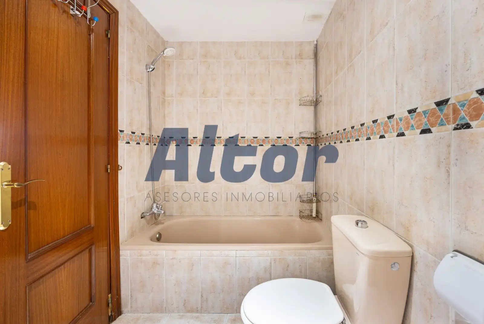 Badezimmer von Dachboden zum Verkauf in Fuenlabrada mit Heizung, Terrasse und Alarm