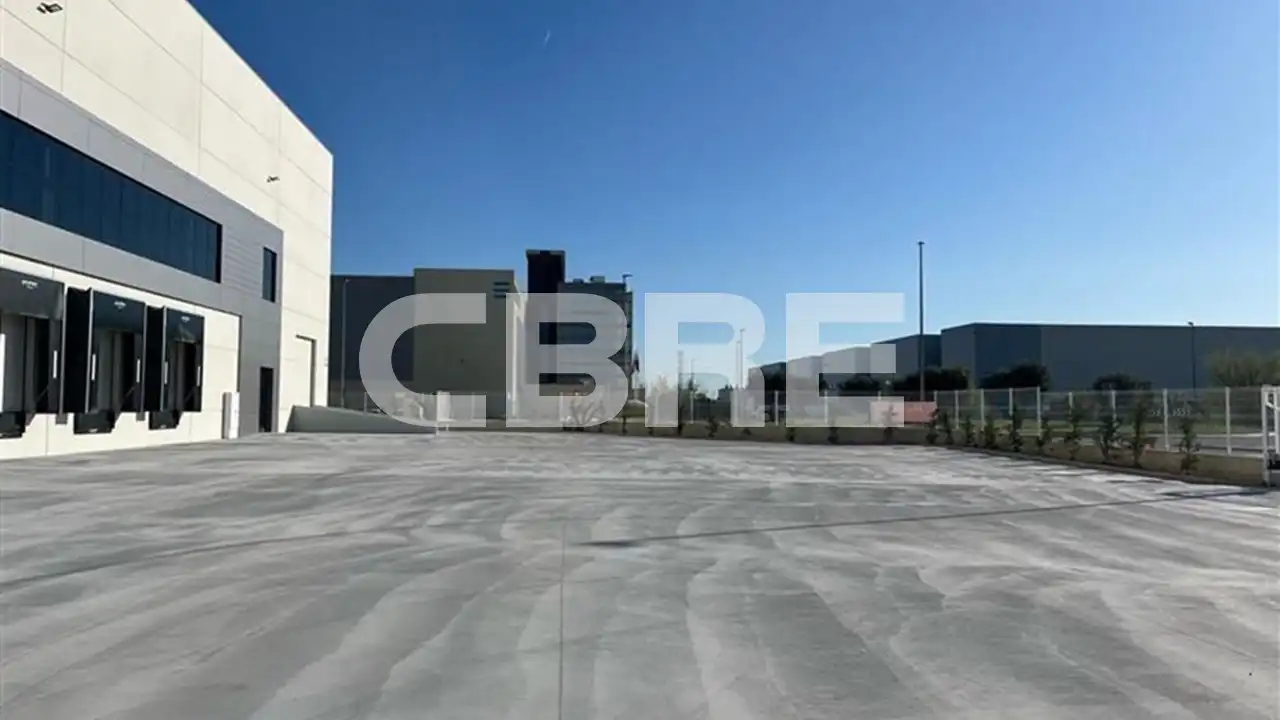 Vista exterior de Nave industrial de alquiler en Torrejón de Ardoz