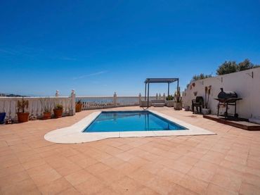 Casa con piscina en venta en Torreblanca del Sol