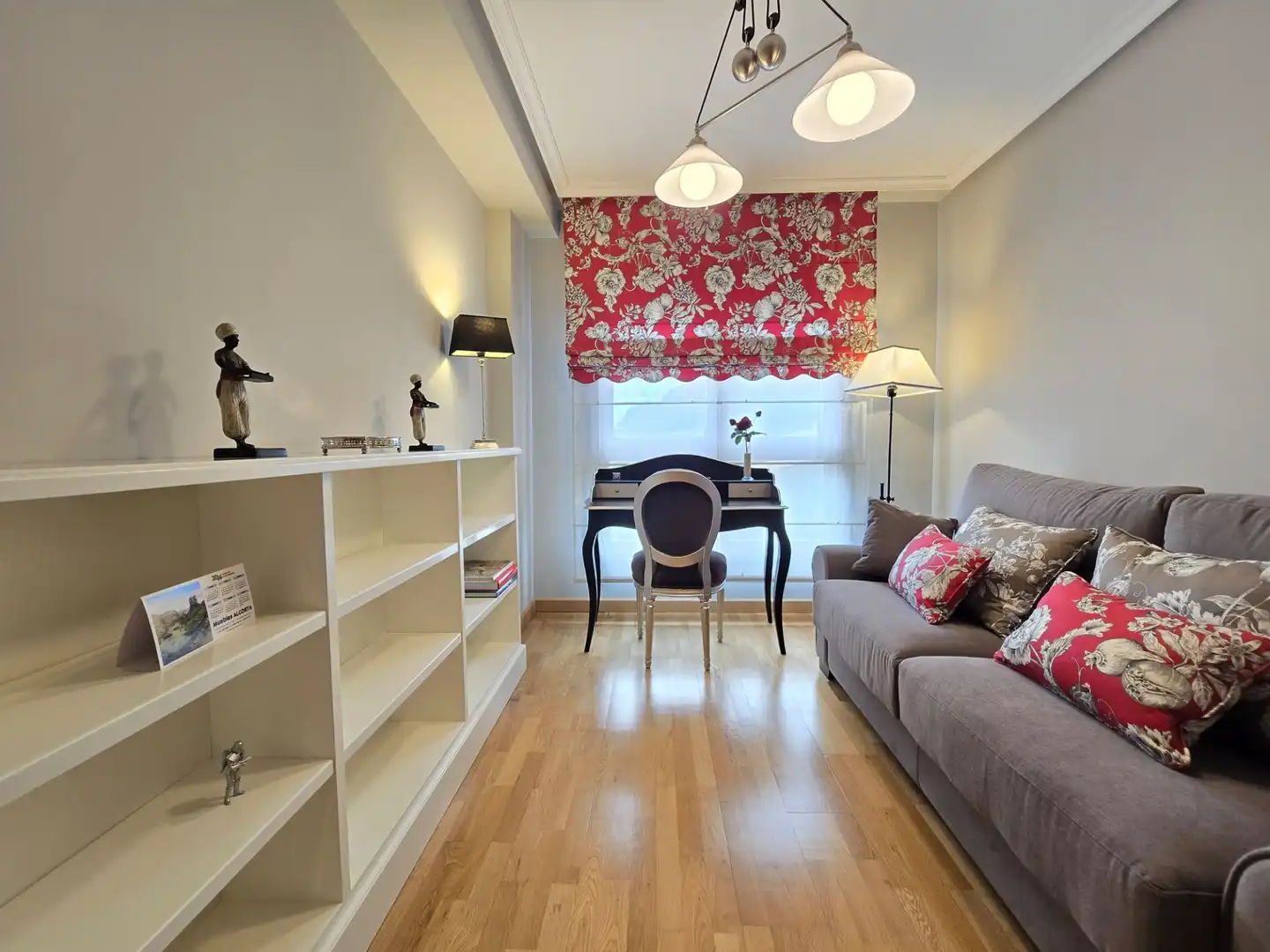 Sala de estar de Piso en venta en Llanes con Calefacción, Terraza y Trastero