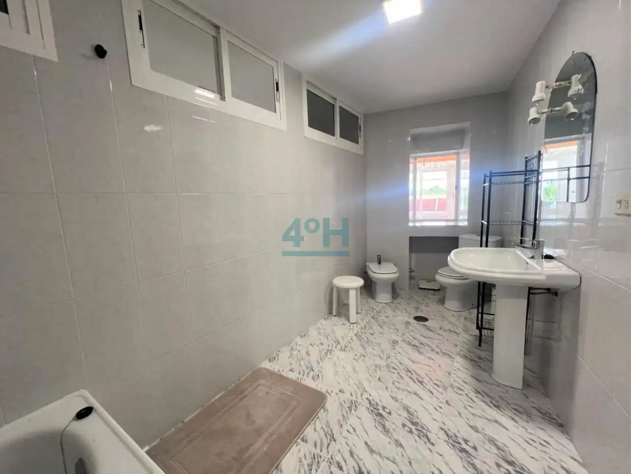 Bany de Casa o xalet en venda en Coles amb Calefacció, Jardí privat i Traster
