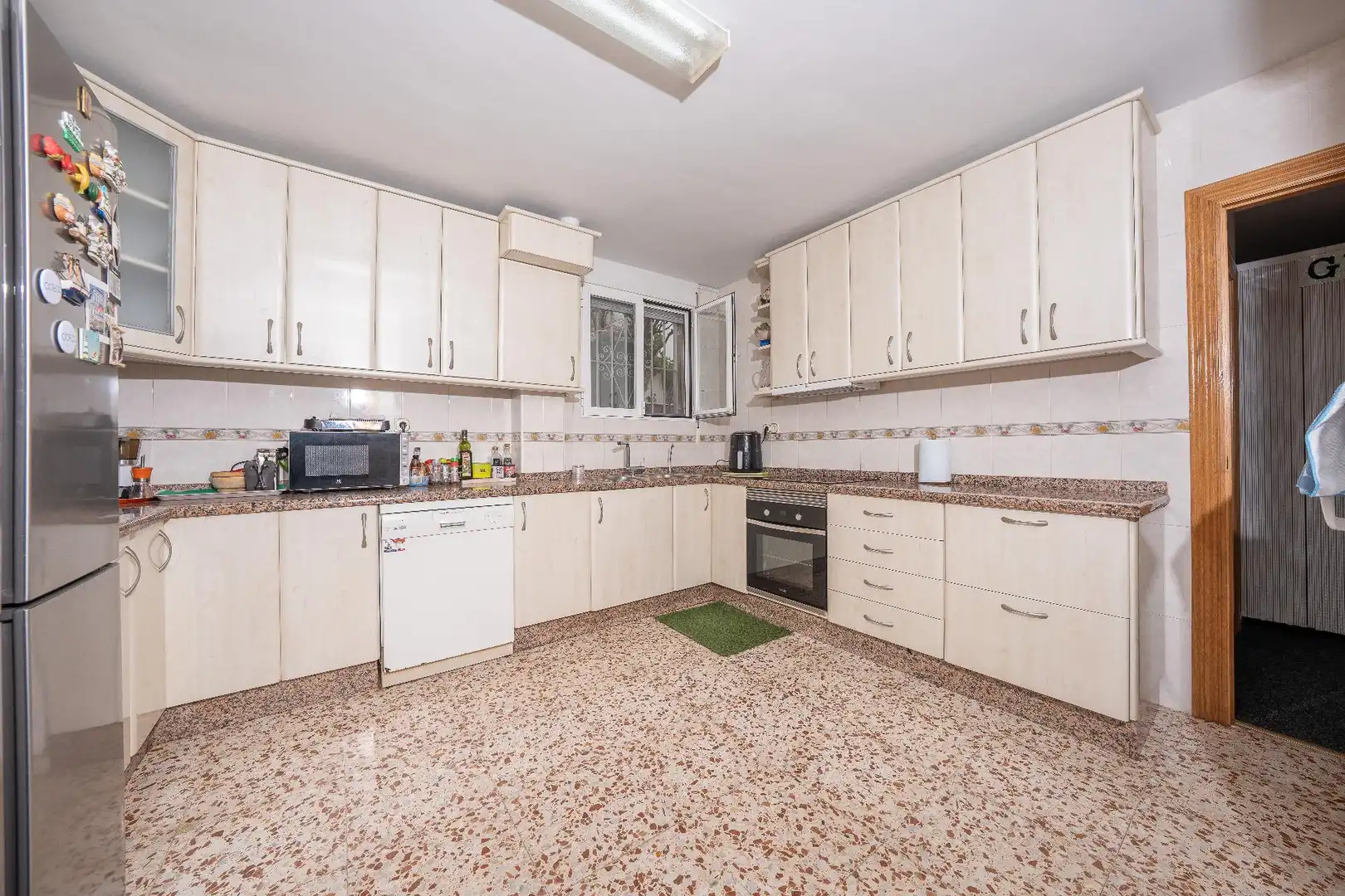 Cuina de Casa o xalet en venda en La Nucia amb Calefacció, Jardí privat i Terrassa