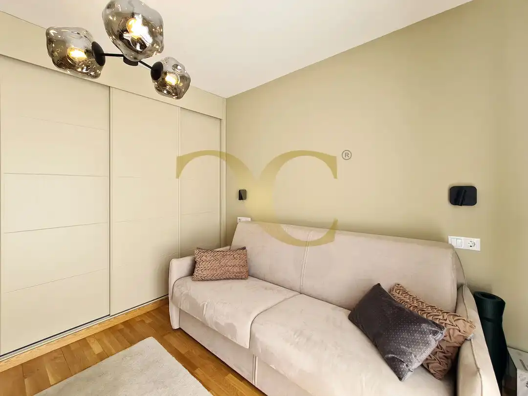 Habitación de Piso en venta en Oviedo  con Calefacción, Terraza y Trastero