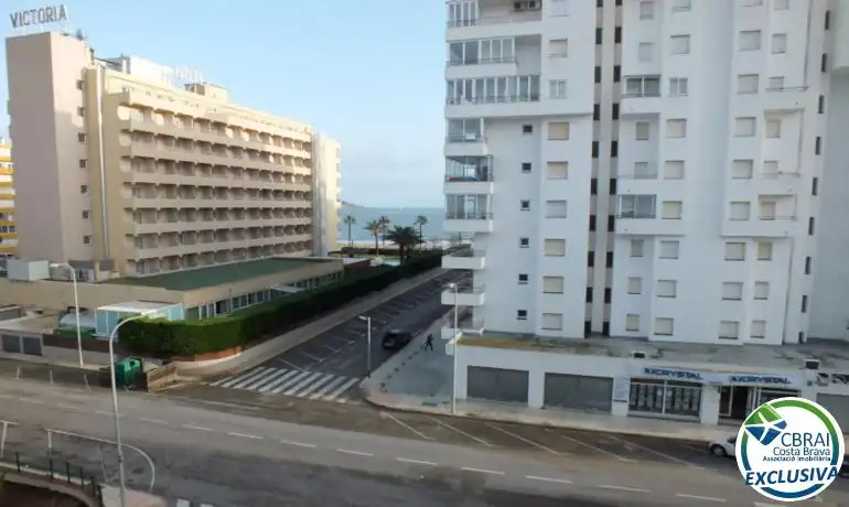 Pis amb ascensor en venda a Avinguda de la Gola de l'Estany 1, imagen 2