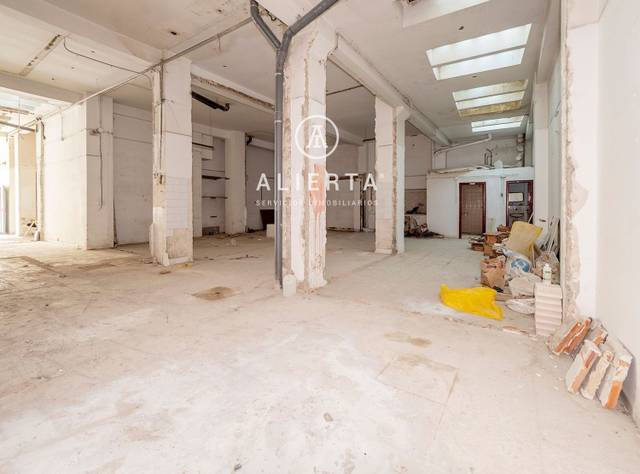 Nave industrial en Venta en de Cataluña en Barrio Jesús