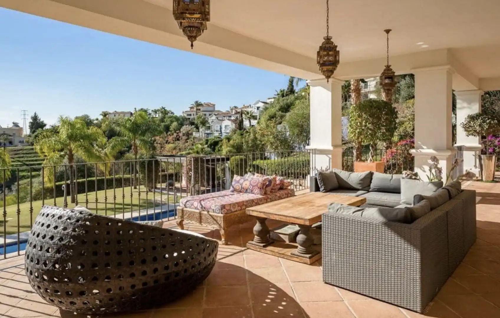 Terraza de Casa o chalet de alquiler en Marbella con Aire acondicionado, Jardín privado y Piscina