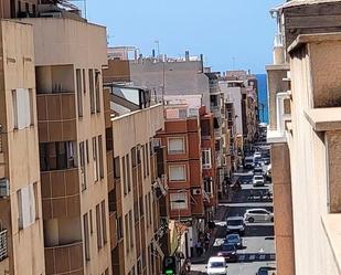 Vista exterior de Àtic en venda en Torrevieja amb Terrassa