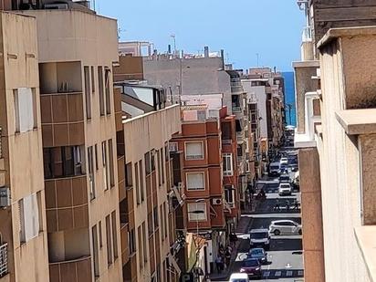 Vista exterior de Àtic en venda en Torrevieja amb Terrassa