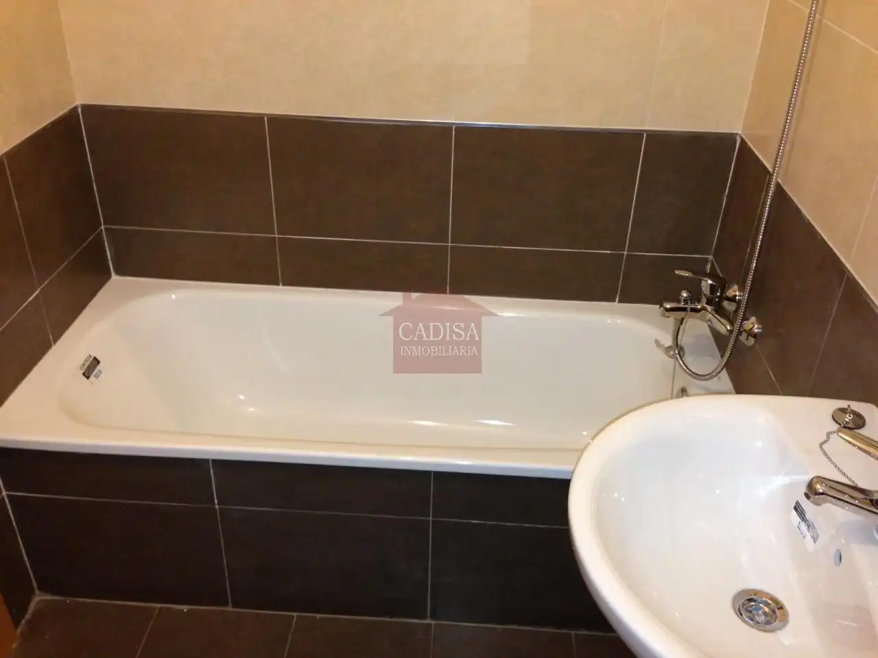 Bathroom of Flat for rent in Salamanca  with Heating and Furnished