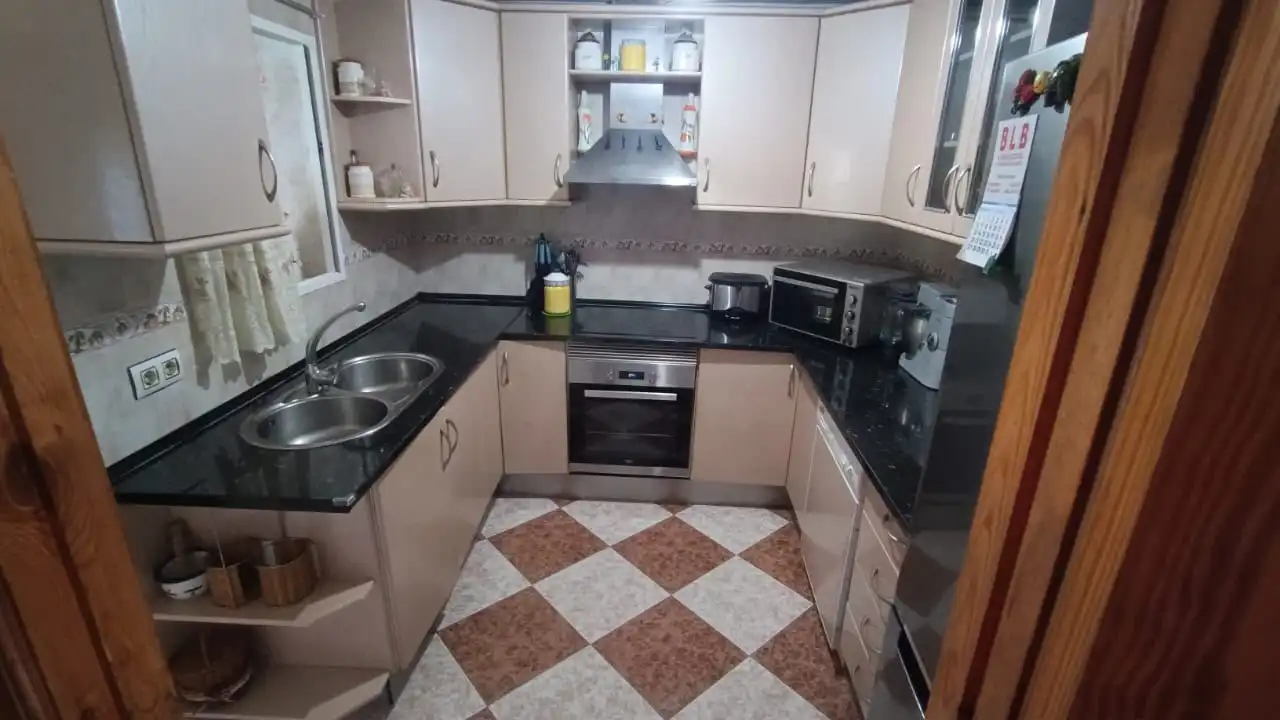 Cuina de Casa o xalet en venda en Algeciras amb Aire condicionat, Moblat i Forn