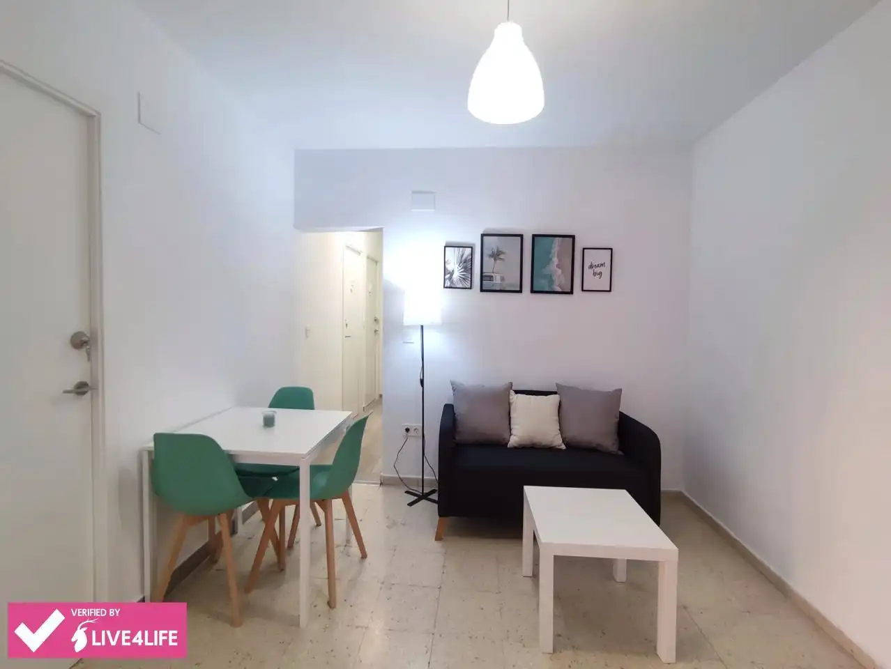 Sala d'estar de Pis en venda en Granada amb Aire condicionat i Moblat