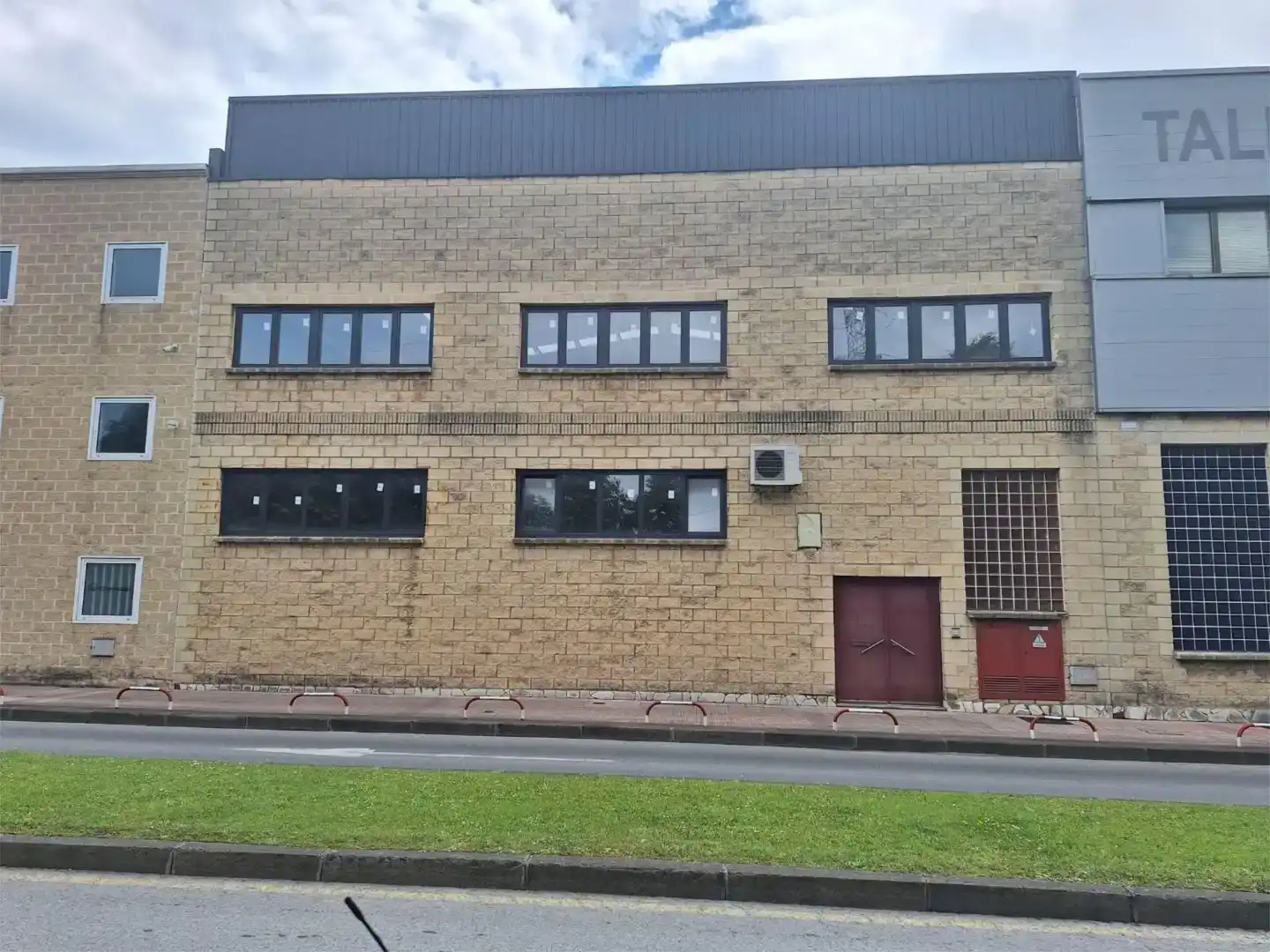 Vista exterior de Nau industrial de lloguer en Barakaldo 