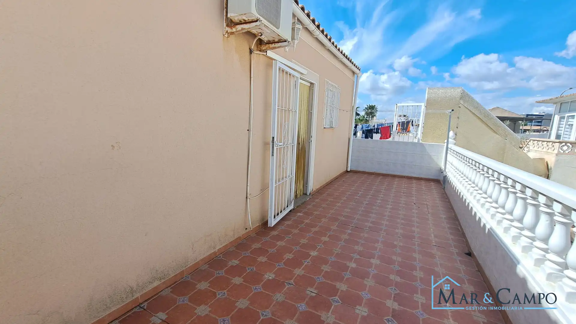 Vista exterior de Casa o chalet en venta en Los Alcázares con Aire acondicionado, Jardín privado y Terraza