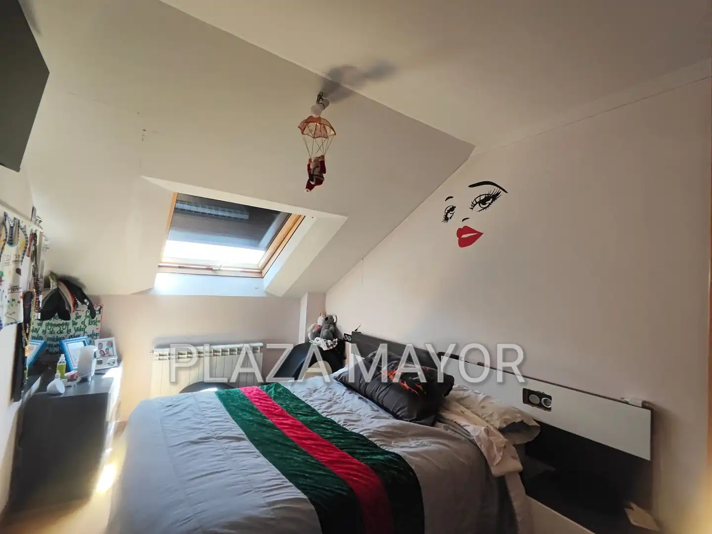 Habitación de Ático en venta en Moriscos con Calefacción, Terraza y Amueblado