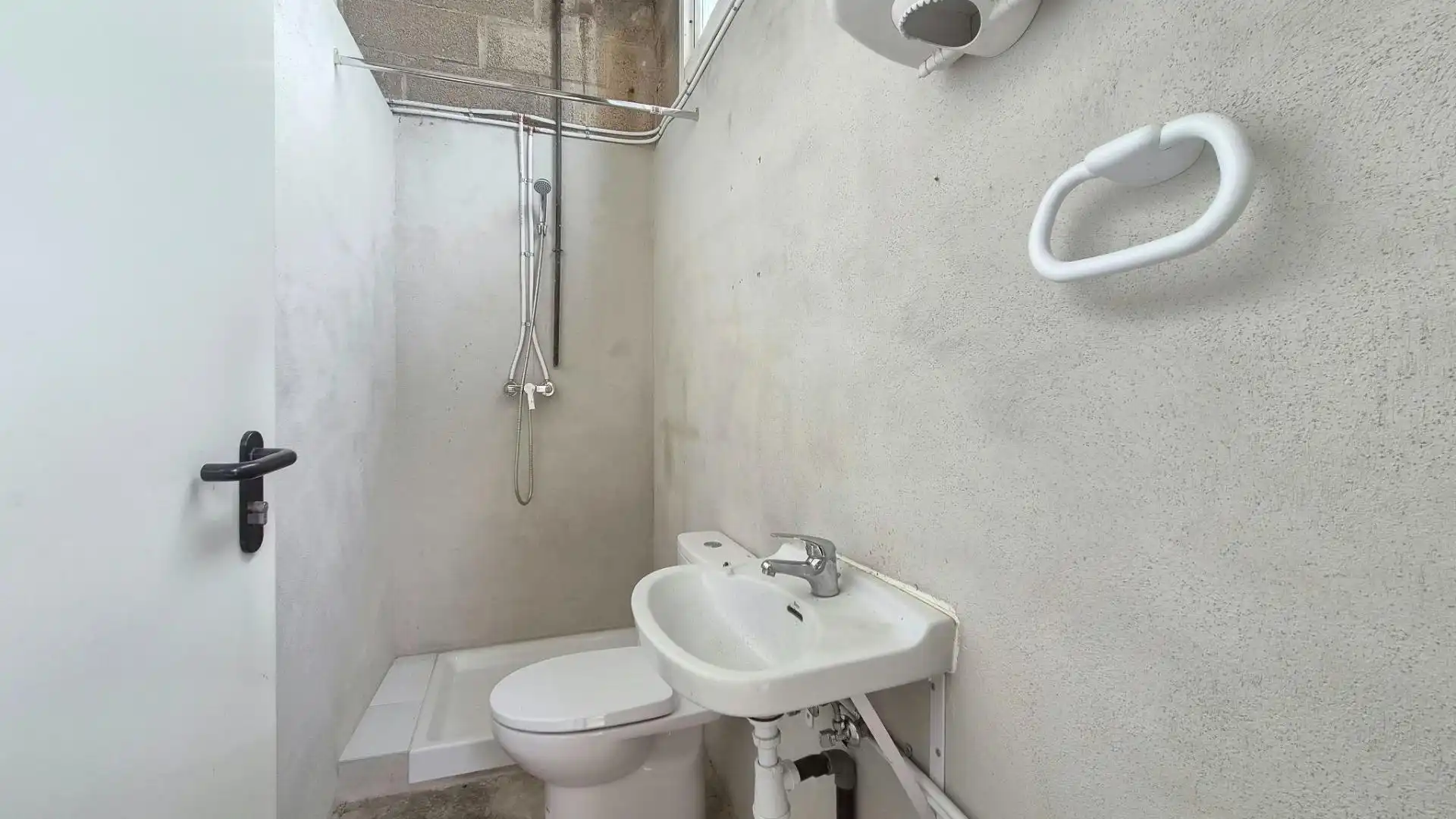Badezimmer von Fabrikhallen zur Miete in Calders, Barcelona