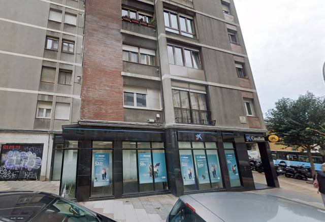 Local comercial en Alquiler en Av Camilo Alonso Vega en Cuatro Caminos