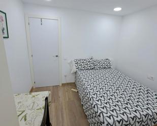 Bedroom of Flat to share in  Barcelona Capital  with Heating, Furnished and Washing machine