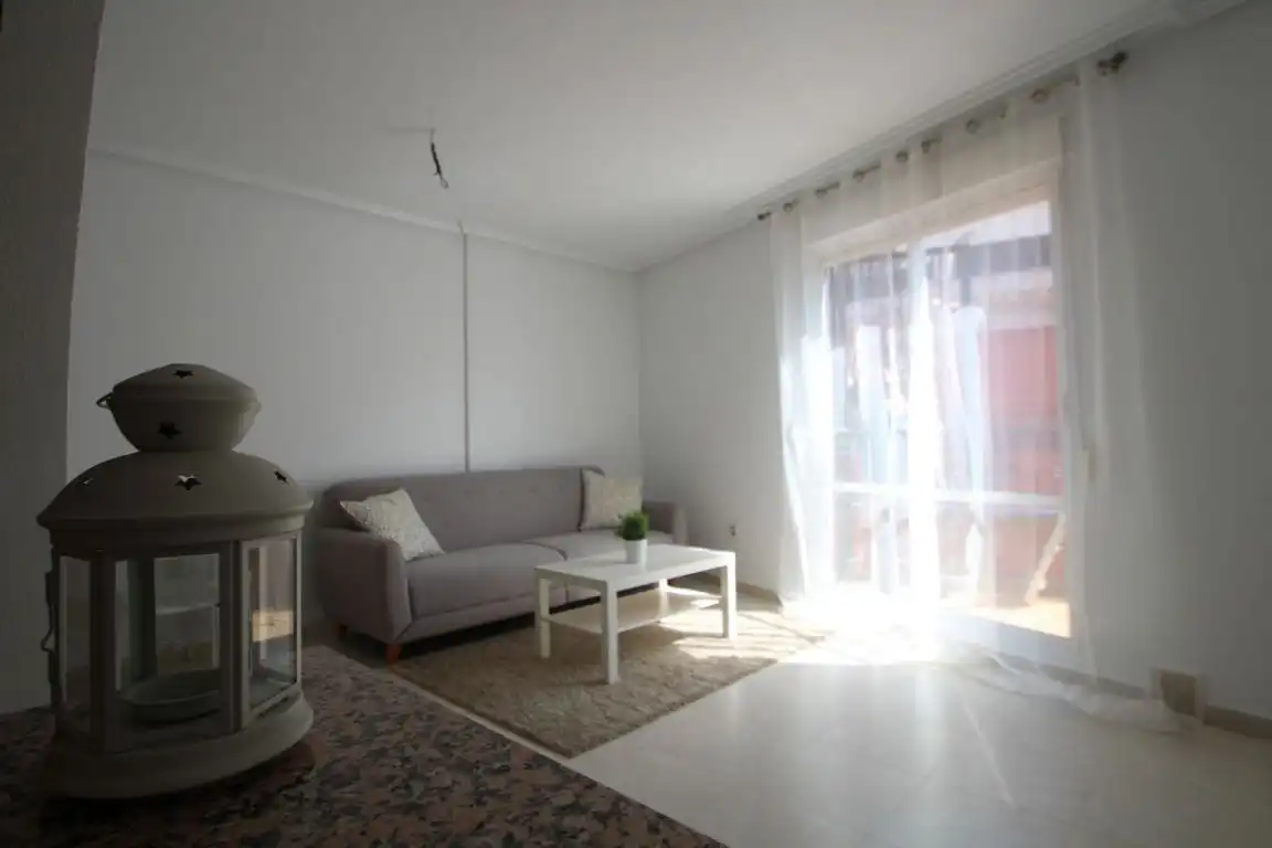 Sala de estar de Casa adosada en venta en Torrevieja con Calefacción, Jardín privado y Terraza