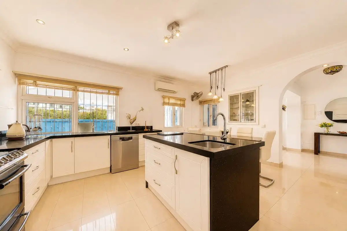 Cocina de Casa o chalet en venta en Sotogrande con Aire acondicionado, Jardín privado y Terraza