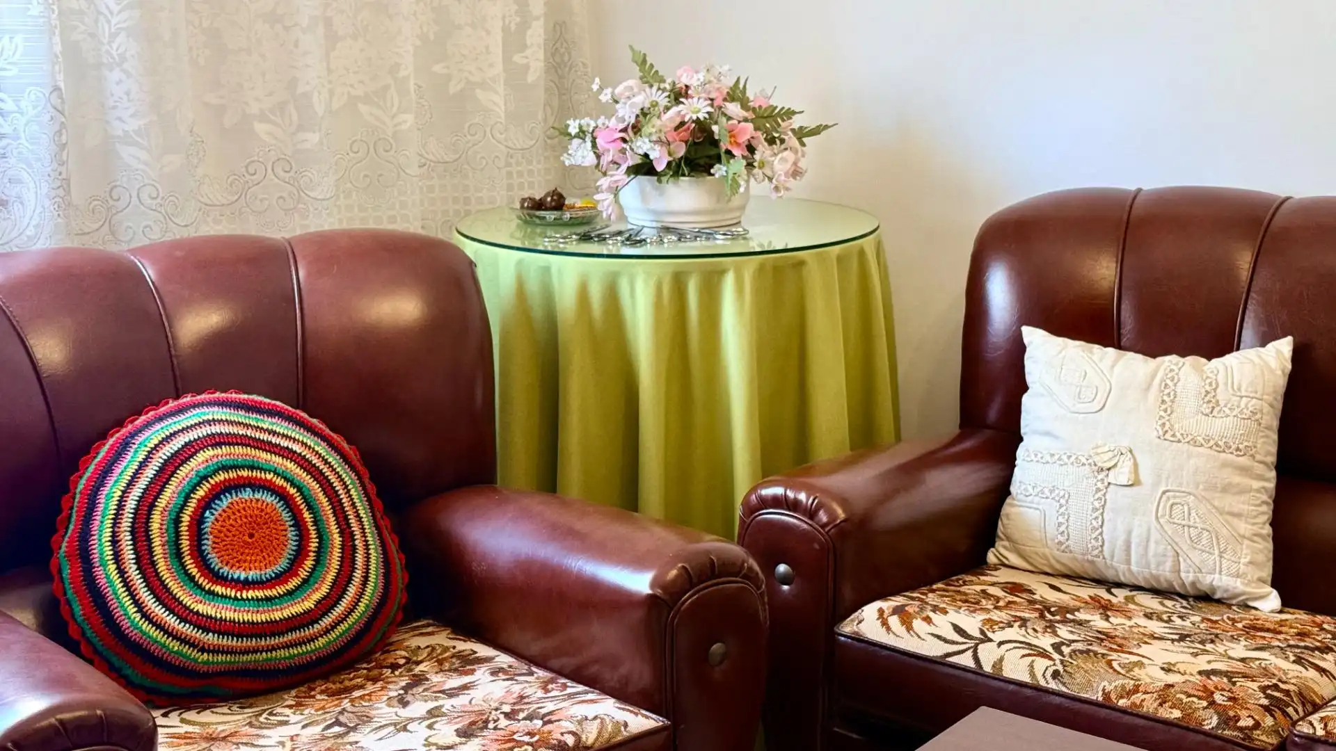 Sala d'estar de Casa o xalet en venda en Torrecilla del Pinar amb Jardí privat, Traster i Moblat