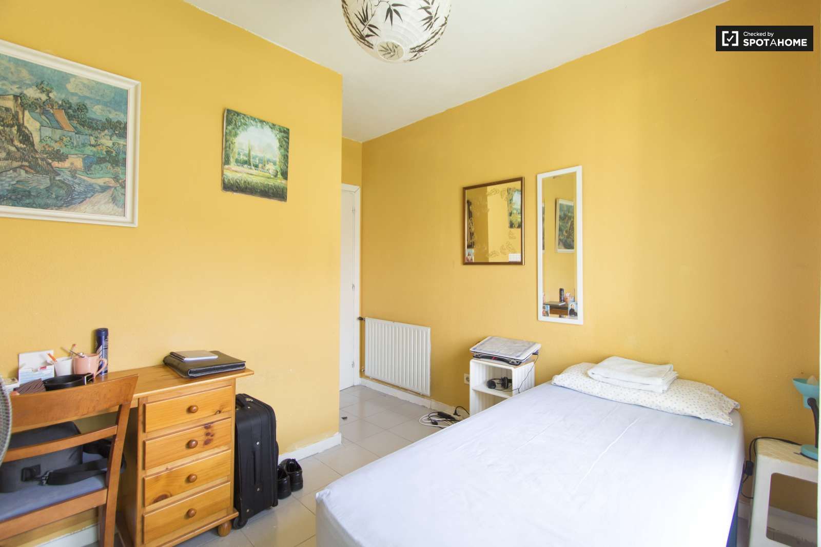 Bedroom of Flat to share in  Madrid Capital  with Air Conditioner and Terrace