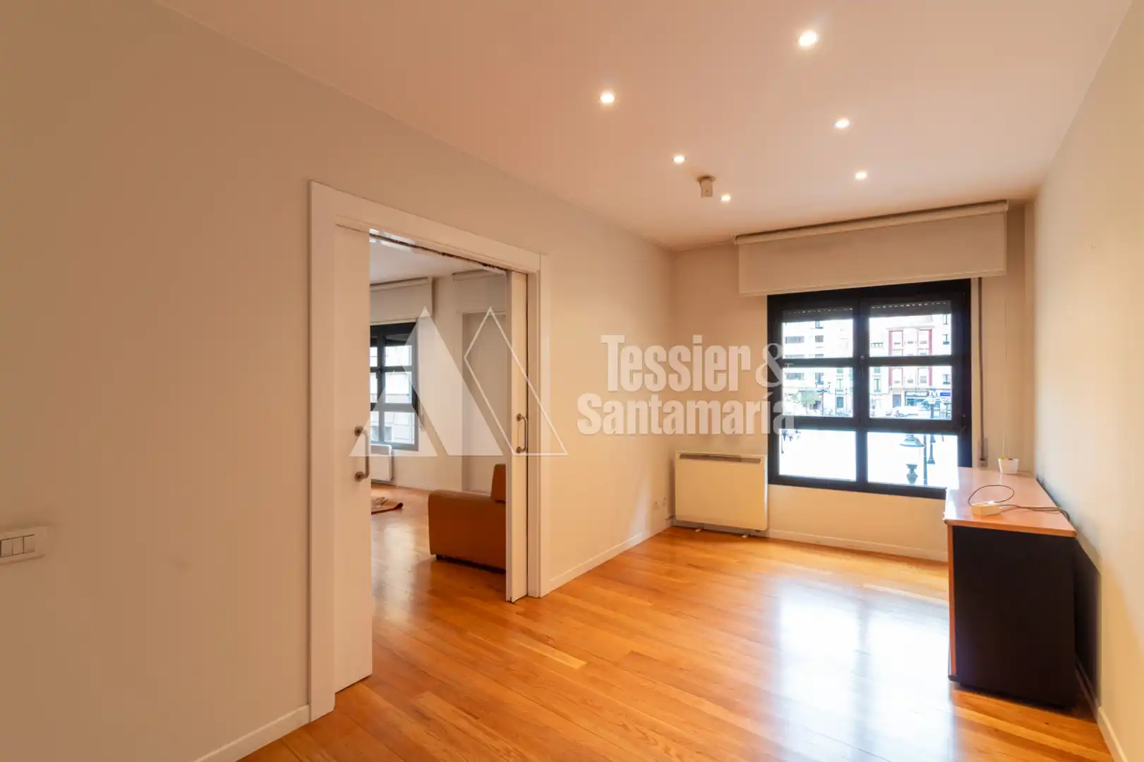 Büro zur Miete in Gijón  mit Heizung und Möbliert