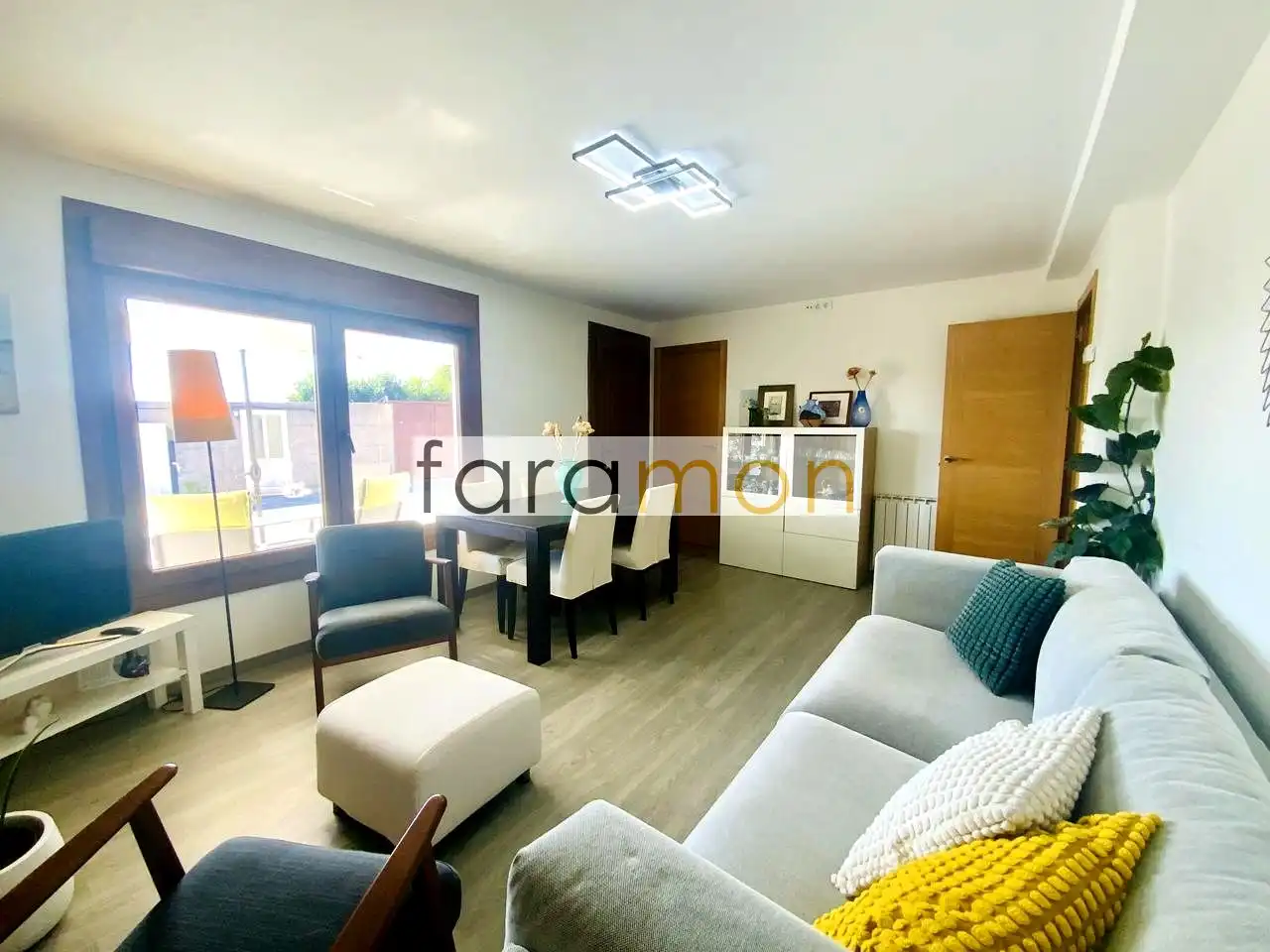 Vista exterior de Casa o xalet en venda en Nigrán amb Calefacció, Jardí privat i Terrassa