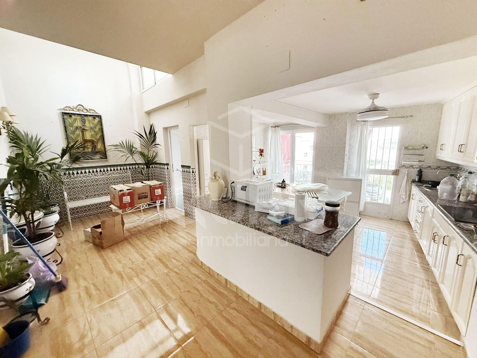 Cuina de Casa o xalet en venda en Cuevas de San Marcos amb Aire condicionat, Jardí privat i Terrassa