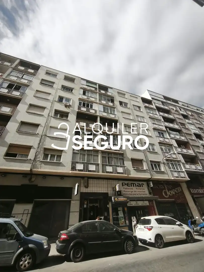 Außenansicht von Wohnung zur Miete in Zaragoza mit Heizung, Terrasse und Möbliert