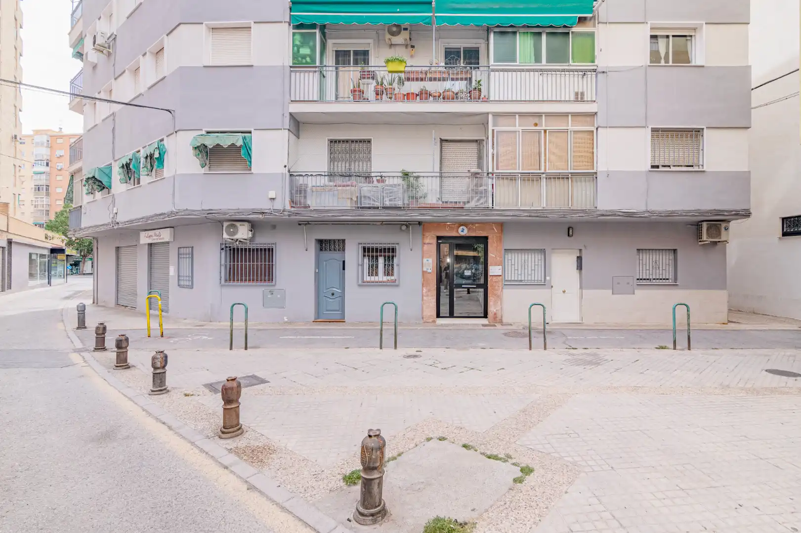 Außenansicht von Wohnung zum Verkauf in Granada mit Balkon