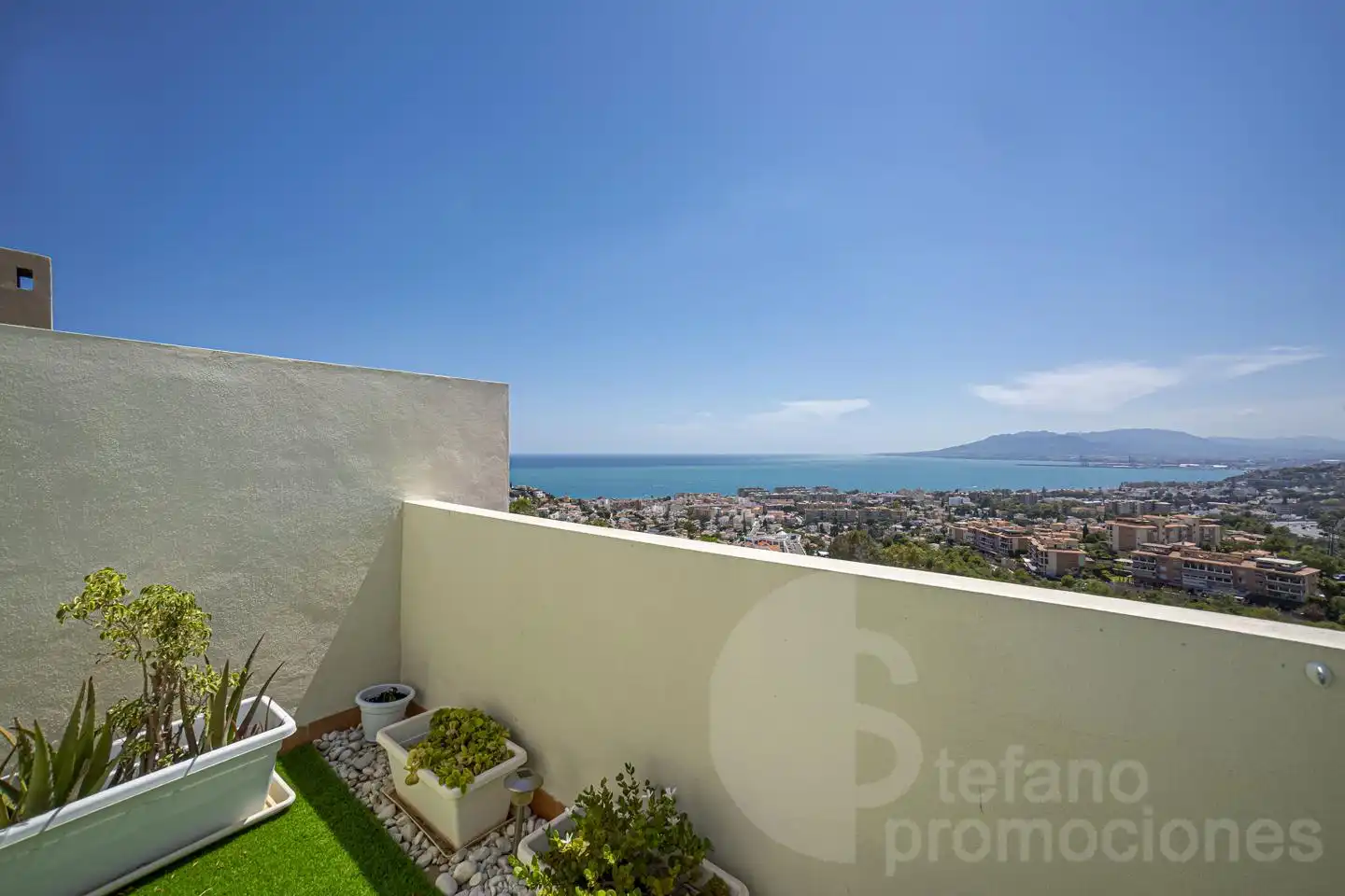 Vista exterior de Casa adosada en venta en Málaga con Aire acondicionado, Jardín privado y Terraza